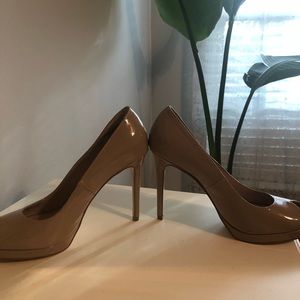 Chinese Laundry Nude heels, like new!! 7.5